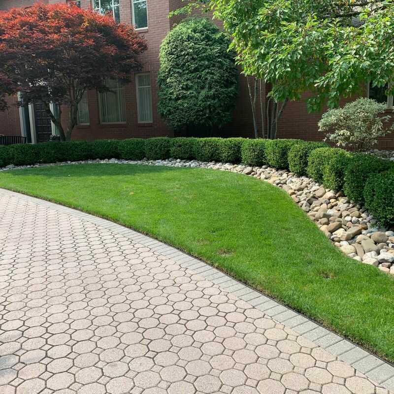 Tree Removal & Storm Cleanup in Schenectady, NY- M&M Landscaping & Maintenance 4-2 (5)